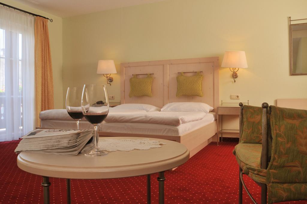 Hotel-Gasthof Beim Boeckhiasl Neukirchen an der Vöckla Esterno foto