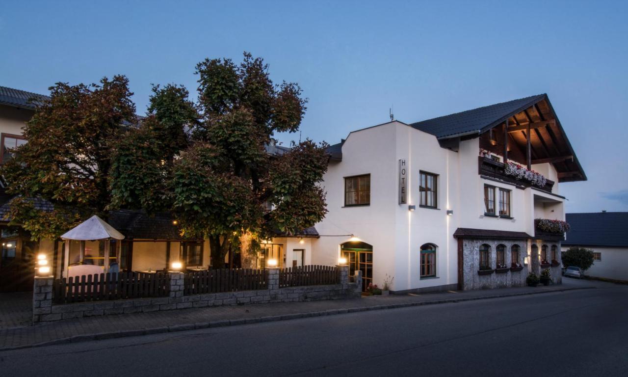 Hotel-Gasthof Beim Boeckhiasl Neukirchen an der Vöckla Esterno foto